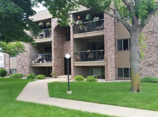 2 bedroom and 1.5 bath, Sioux Falls, SD 57106