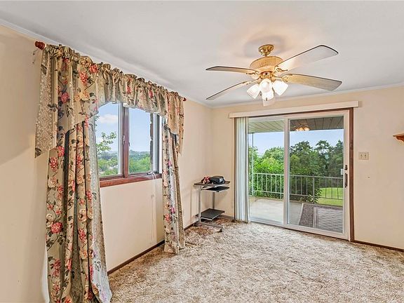 4th image of 75 Willow Dr