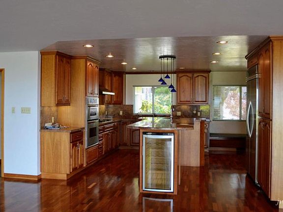 4th image of 330 Loyola Dr