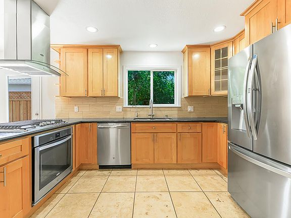 3rd image of 2807 Barcells Ave