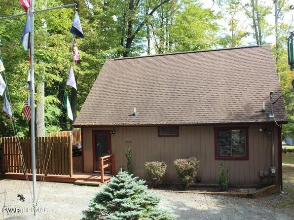 1069 Lakeland Dr, Lake Ariel, PA 18436