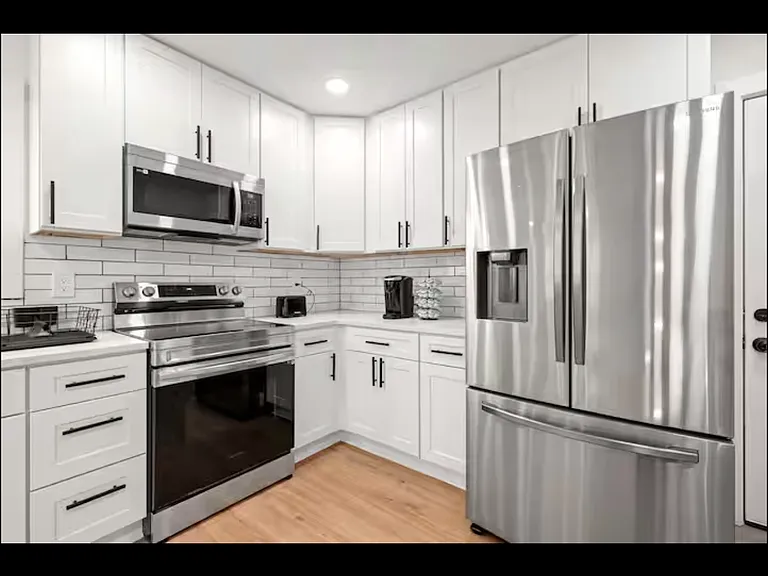 2484 Calvin Ave — Photo 9