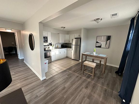 3rd image of 409 Woodland Ave APT F