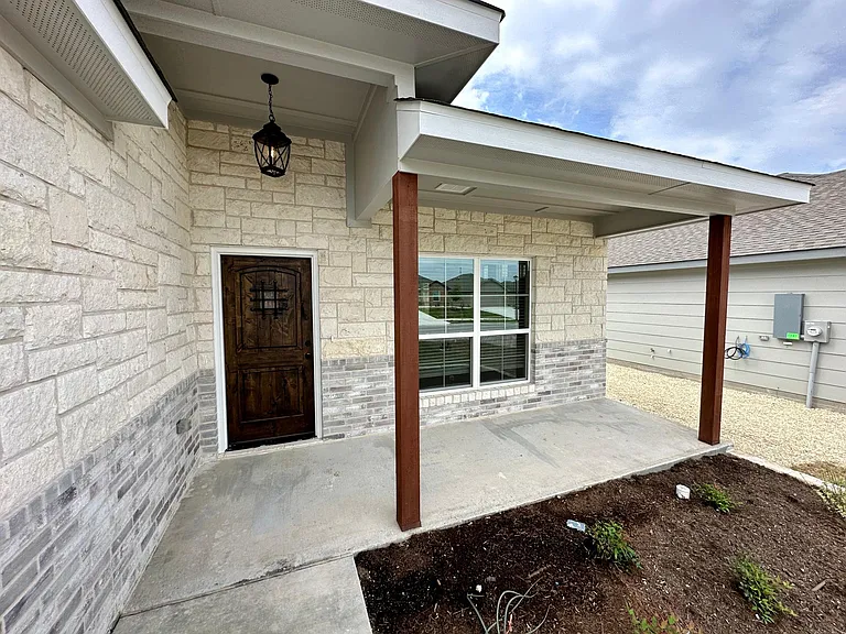 1607 Sideoats Ln — Photo 2
