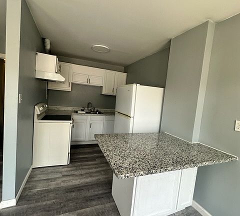 5th image of 518 W Market St #2