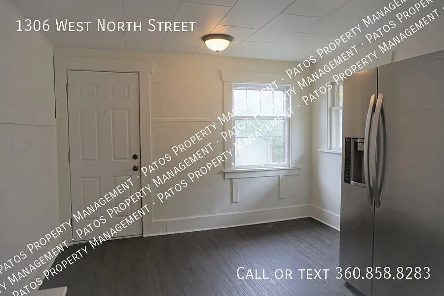 Light & Bright Columbia 3BR w/ Parking + Move?In Special — Photo 4