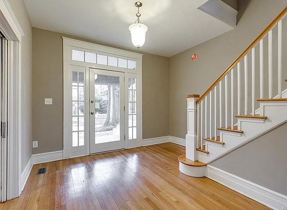 4th image of 3015 Montrose Ave