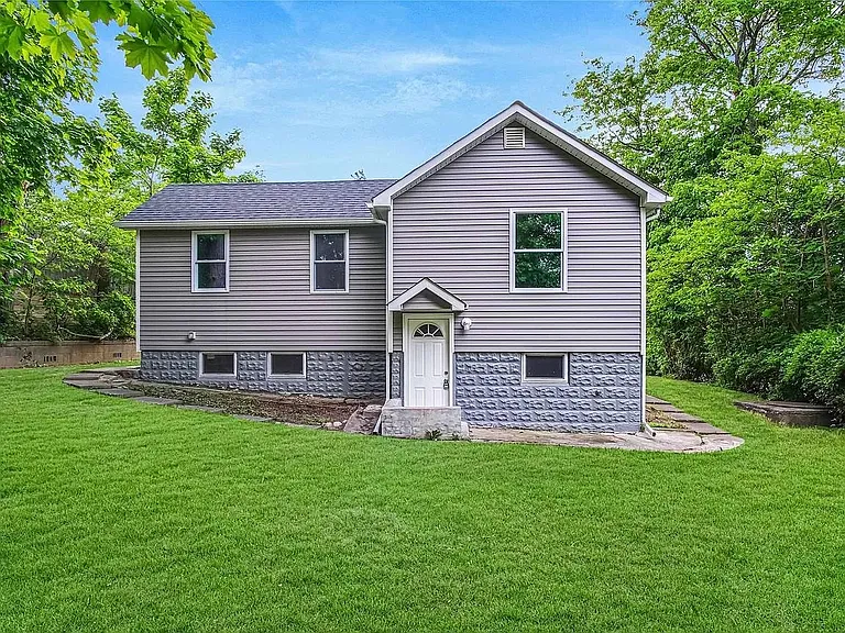 15 Xyris Rd — Photo 2