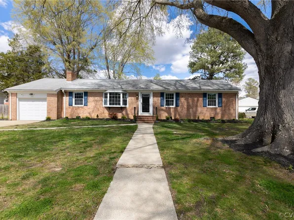 1208 Duke Of Gloucester St, Colonial Heights, VA 23834