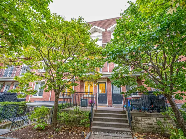 50 Joe Shuster Way #205, Toronto, ON M6K 1Y8