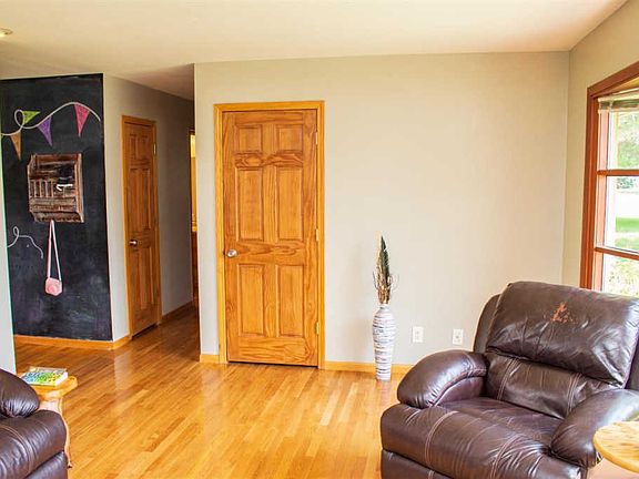 4th image of 5794 Vesper Dr
