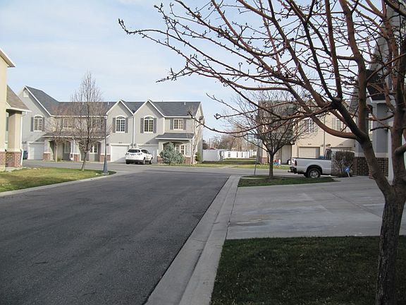 2nd image of 2405 S Red Bur Ct