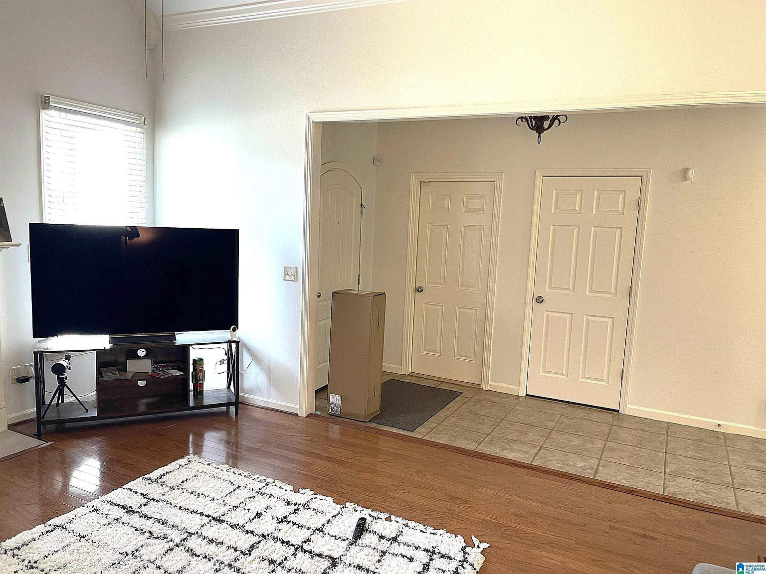 4 bed, 2.0 bath, 2010 sqft, $2,850 — Photo 3