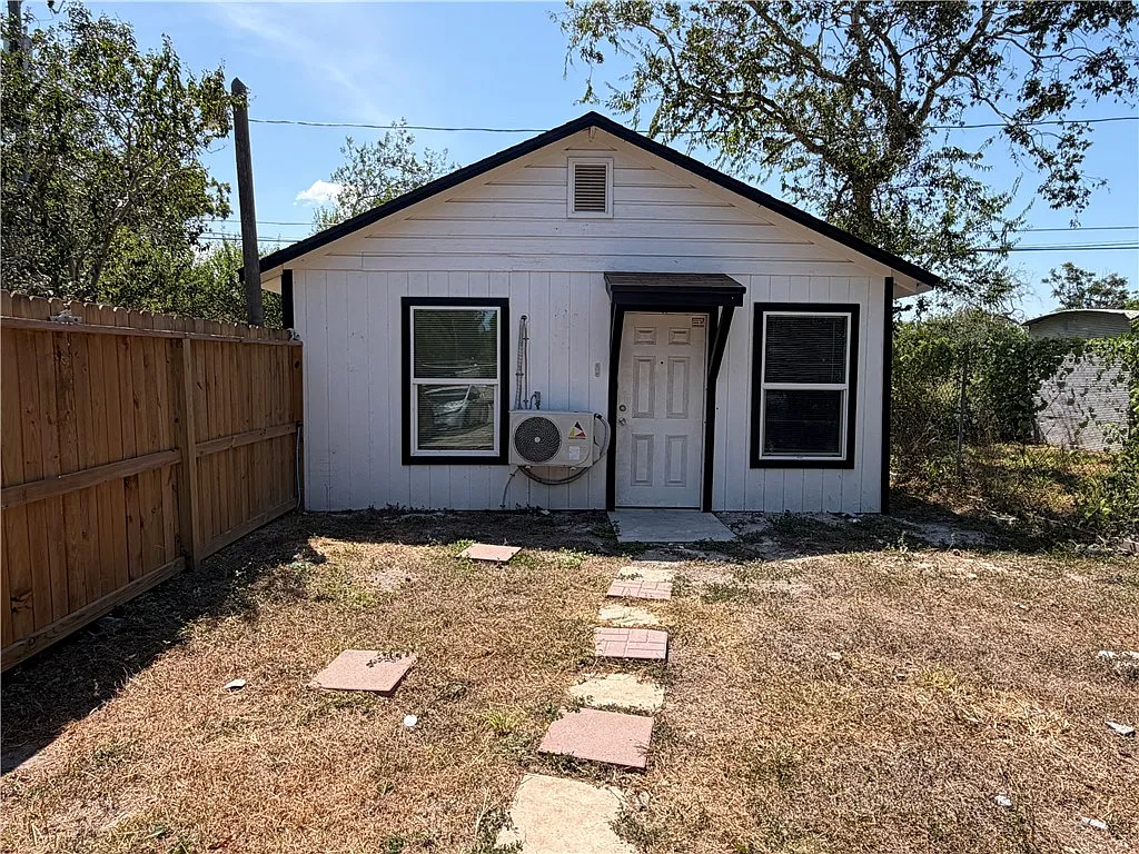 1 bed, 1.0 bath, 960 sqft, $1,000 — Photo 2