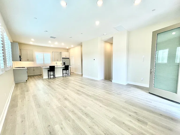 1692 Enterprise Dr — Photo 4