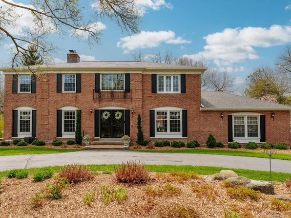 18245 Le Chateau DRIVE, Brookfield, WI 53045