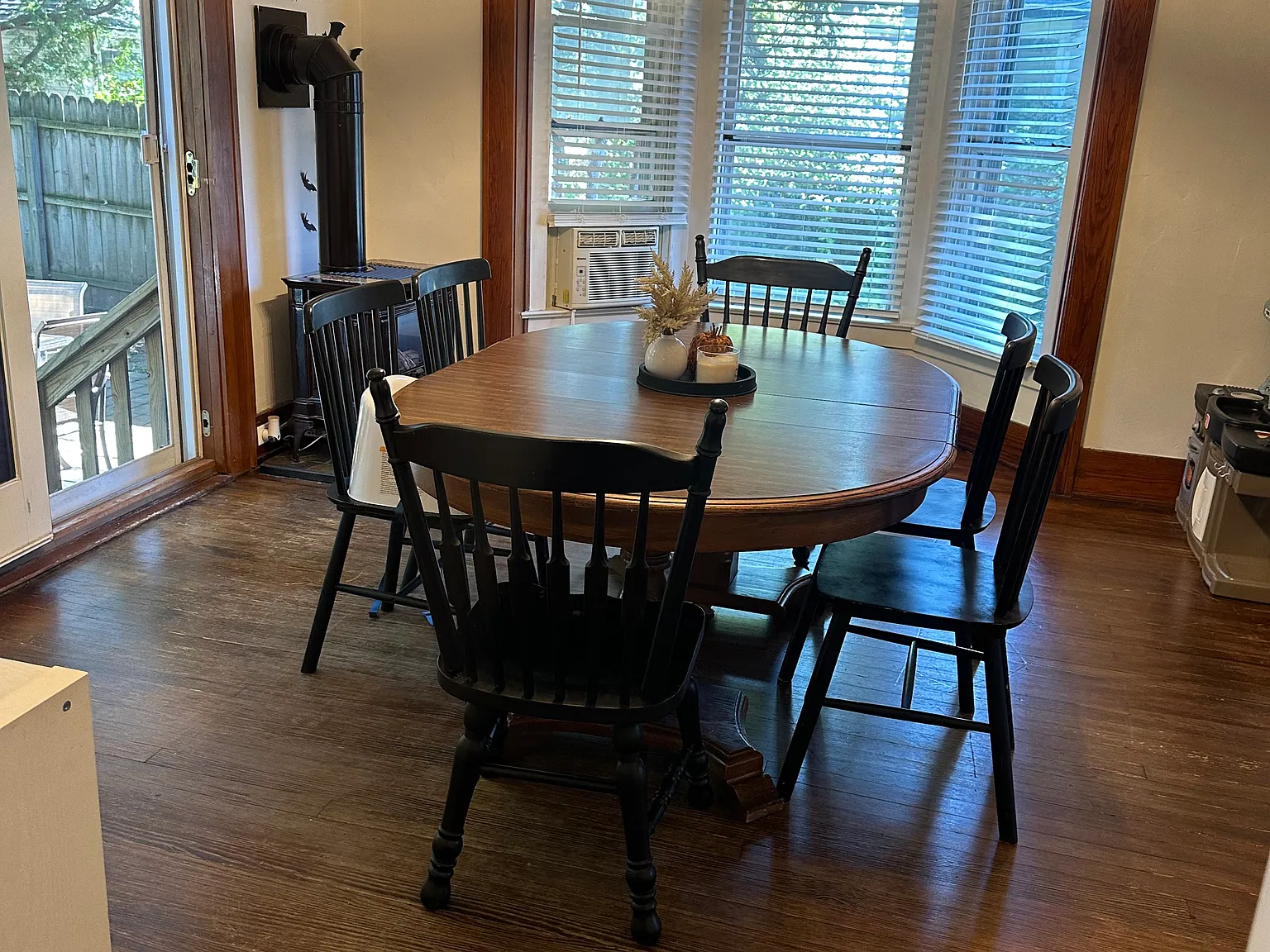 4 bed, 1.5 bath, 2000 sqft, $1,950 — Photo 4