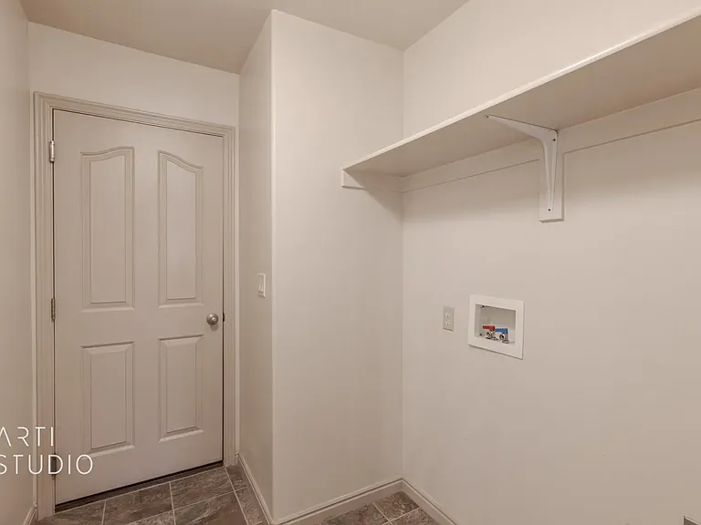 245 S 300 W — Photo 19