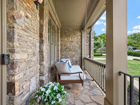 4th image of 1084 W Nancy Creek Dr NE