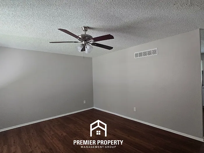 2442 Soundview Ct — Photo 3