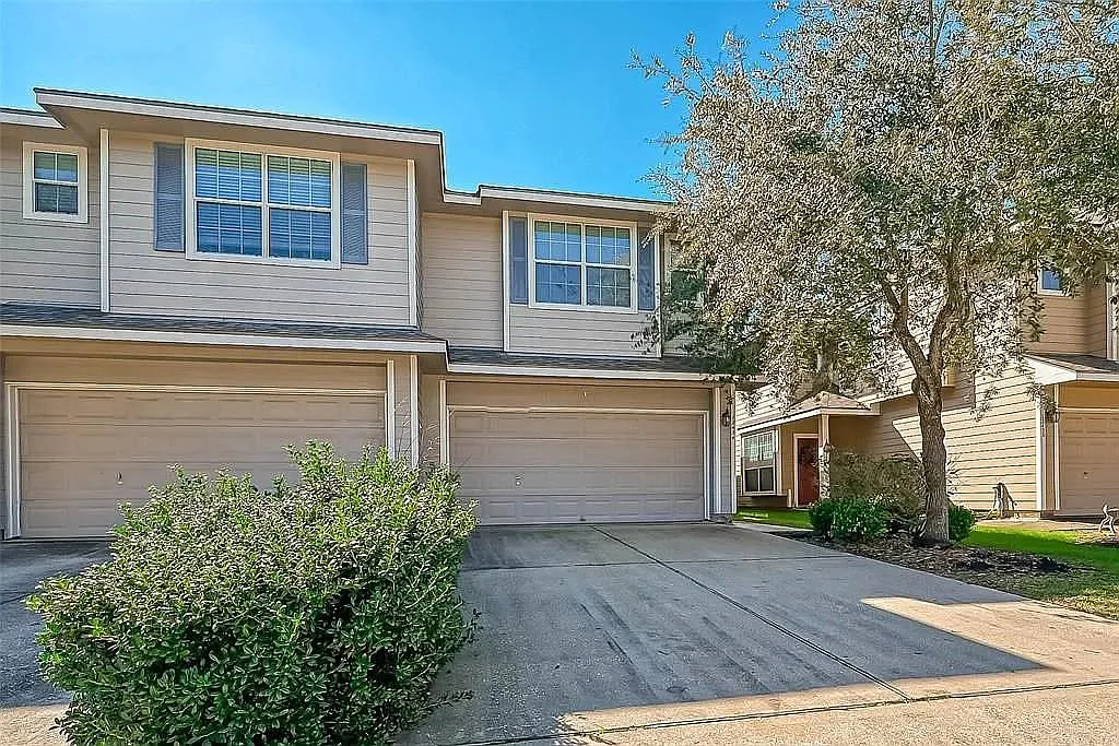 4 bed, 2.0 bath, 1401 sqft, $1,990 — Photo 1