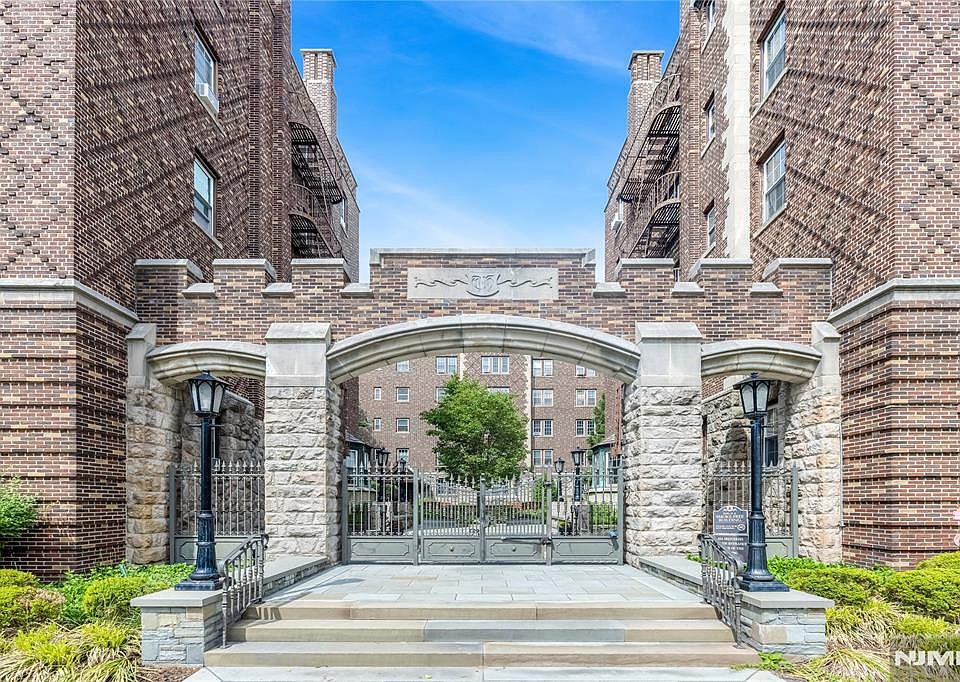 1st image of 275 Engle St APT G1
