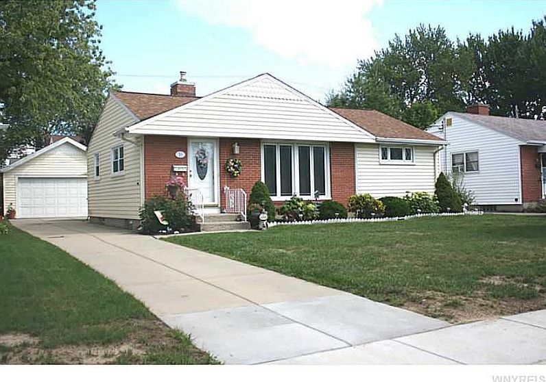1st image of 33 Pickford Ave