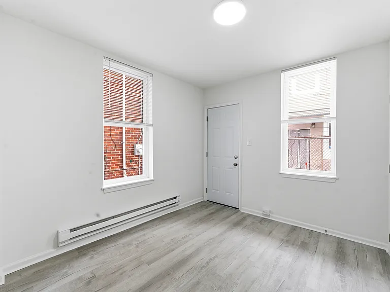 1543 N Myrtlewood St — Photo 12