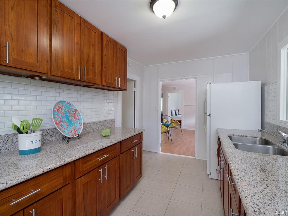 2nd image of 2744 Piliwai St APT A