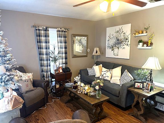 3rd image of 340 Fielden St