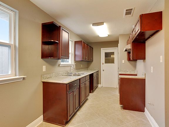 4th image of 3028 Grinell Dr