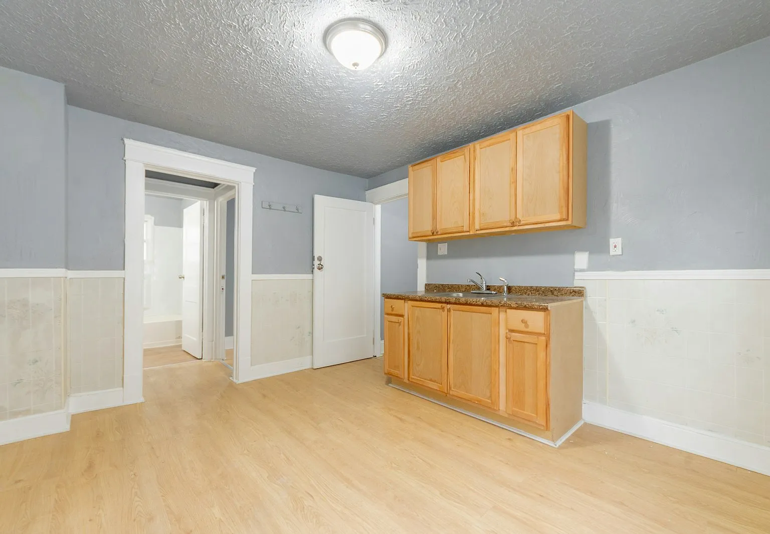 14514 Westropp Avenue, Unit B (Upstairs) — Photo 2