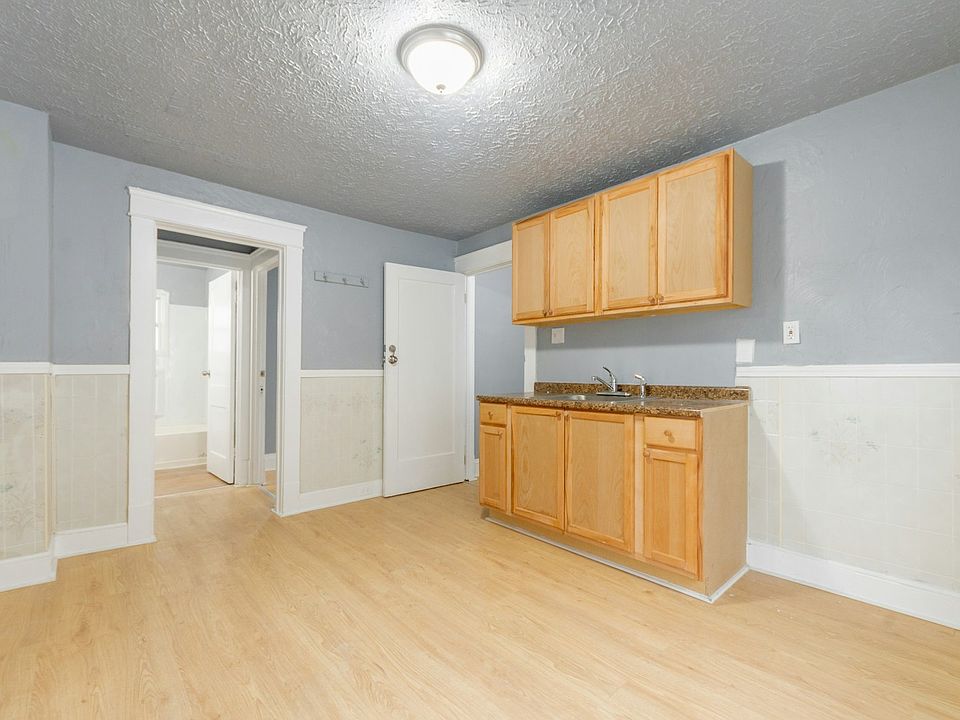 2nd image of 14514 Westropp Ave #B