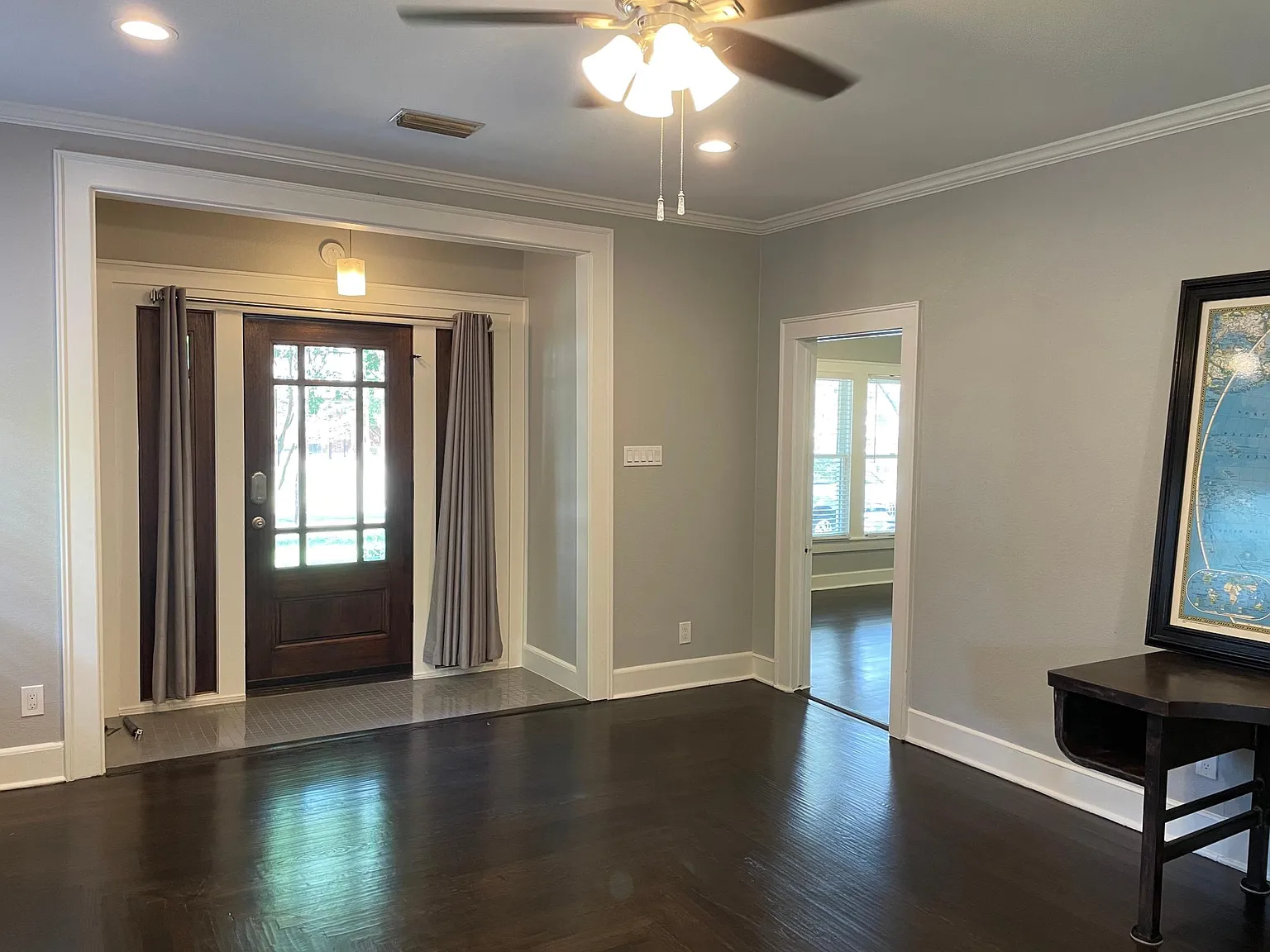 4 bed, 2266 sqft, $4,100 — Photo 2