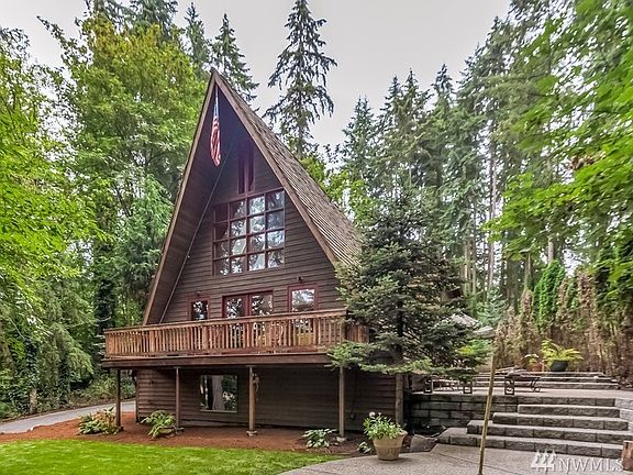 3rd image of 16135 SE Newport Way