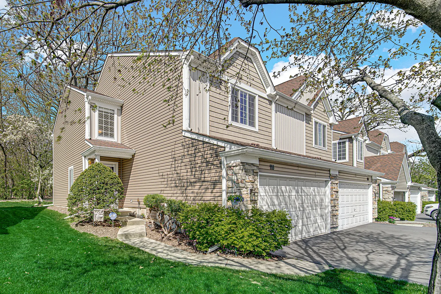 110 Locksley Dr photo 1