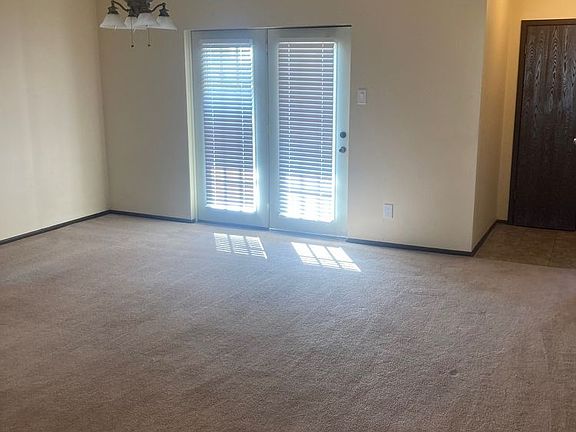 5th image of 6801 Camden Ln APT 10