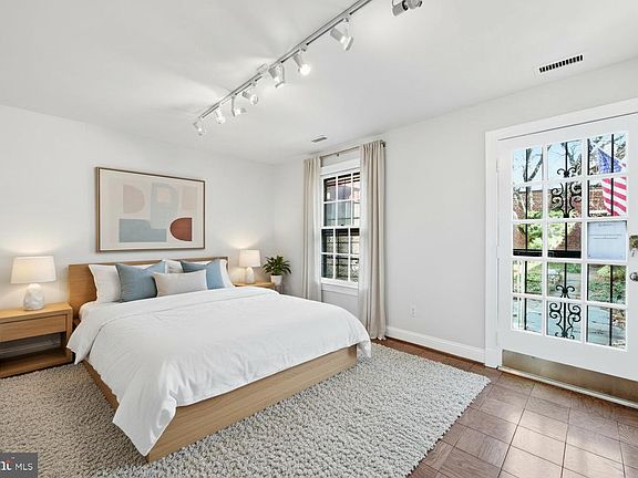 5th image of 414 3rd St SE