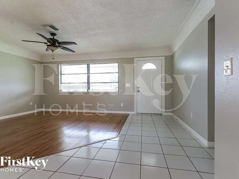 873 SW Curtis St — Photo 4