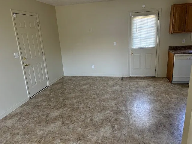 313 Pappy Dr — Photo 4