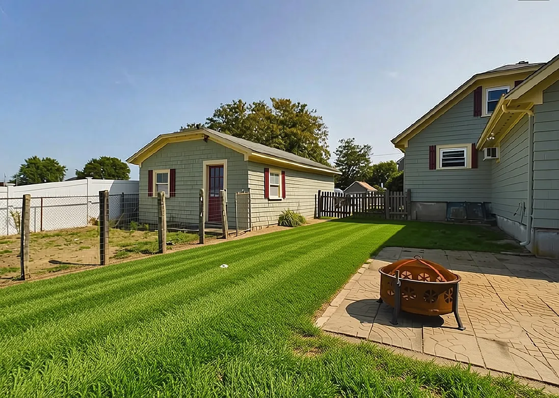 3 bed, 2305 sqft, $3,300 — Photo 2