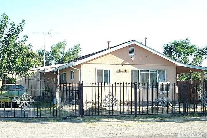 1963 E 10th St photo 1