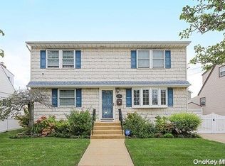 65 Stirling Ave, Freeport, NY