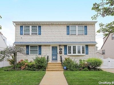 65 Stirling Avenue, Freeport, NY, 11520
