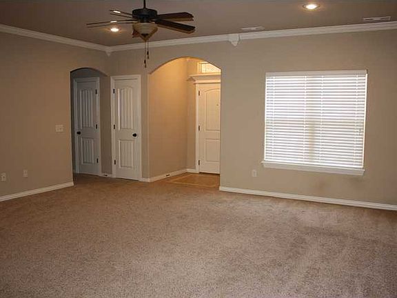 3rd image of 3701 S Amour Dr