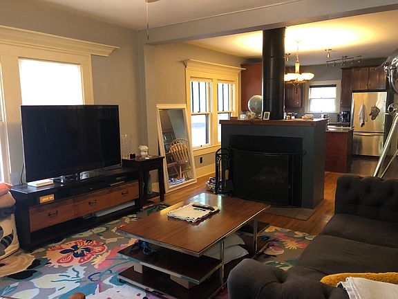 Living room from front door/Fireplace