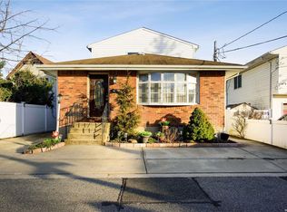 1595 Bangs Ave, Merrick, NY 11566