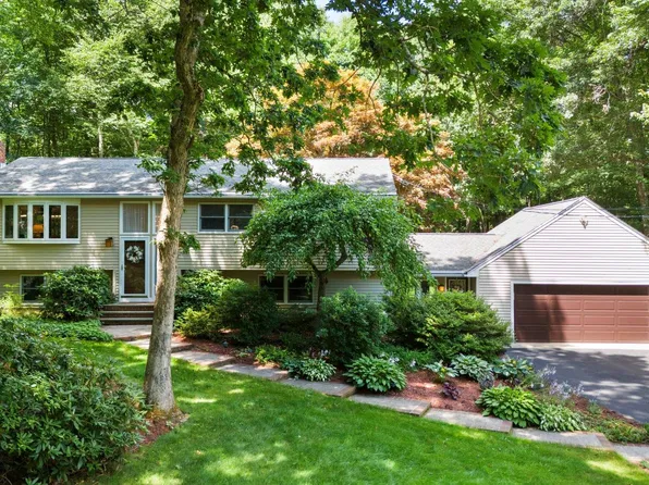 46 Walker Road, Atkinson, NH 03811