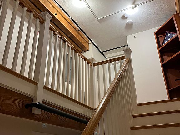 entryway/staircase