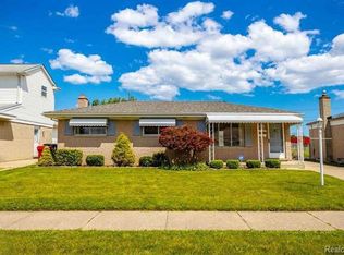 27682 Woodmont St, Roseville, MI 48066